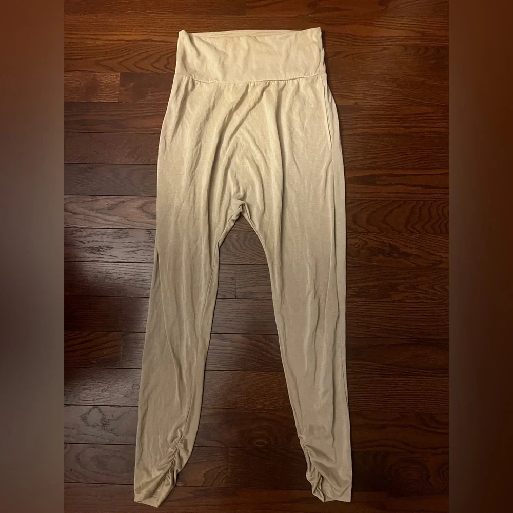 Brandy Melville Beige Fabric - Picture 8 of 12